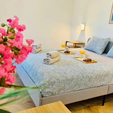 Cosy In The Heart Of The *